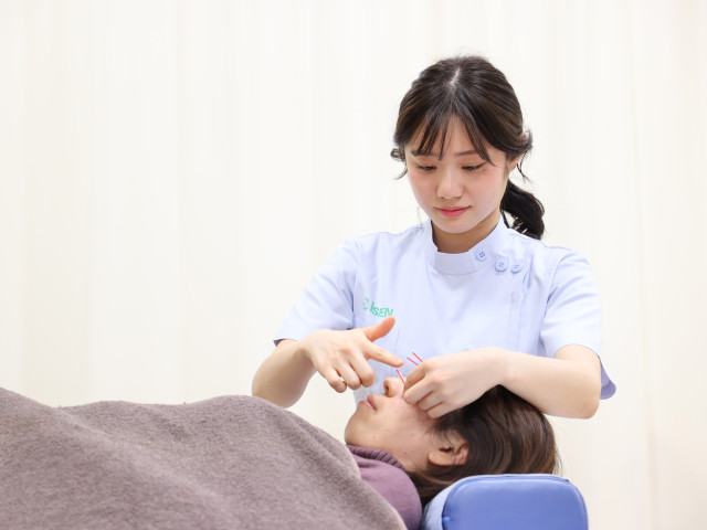 医療３年制学部＜専門士＞ 鍼灸学科［夜間部］ 【夜間部】医療・スポーツから美容、そして独立開業まで。幅広い専門性を持つ治療家へ。