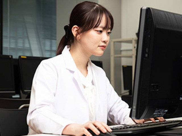 医療３年制学部＜専門士＞ 診療情報管理学科 病院経営を支える専門職。医療情報管理の最高位である「診療情報管理士」へ。