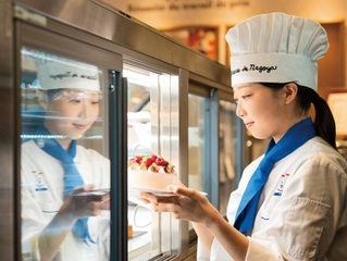 洋菓子技術マスター科 製菓の知識や技術をしっかり学び、現場で即戦力となる人材を育てます。