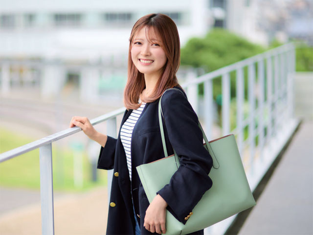 心理学部 心理学科 4つの専門領域から“人のこころ”にアプローチ。心理学の学びを通して、実社会で活かせる力を身につけます。