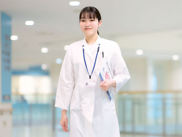 健康医療科学部 医療貢献学科 言語聴覚学専攻 言語聴覚学に関する知識と技能を1年次から4年次にかけて段階的に学び、国家資格である“言語聴覚士”の資格取得をめざします