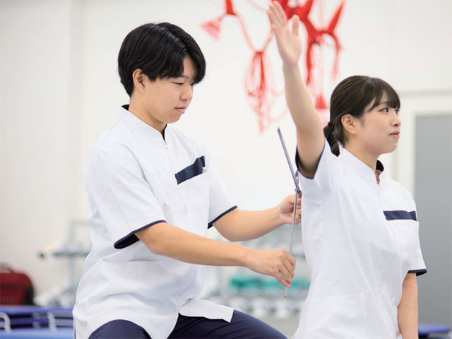 健康医療科学部 医療貢献学科 理学療法学専攻 小児から高齢者まですべての世代に対応し、リハビリテーション専門職として地域に貢献できる理学療法士をめざす