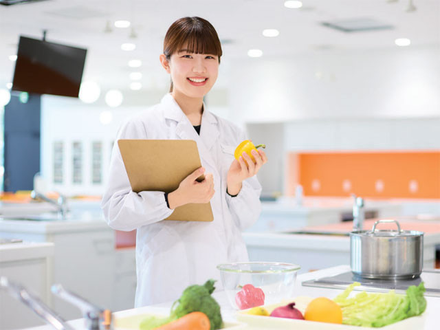 食健康科学部 健康栄養学科 医療・福祉など多分野で活躍できる管理栄養士を養成