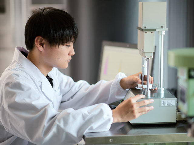 食健康科学部 食創造科学科 食に関する幅広い知識を修得し、 新たな食創造に貢献できる人材を育成