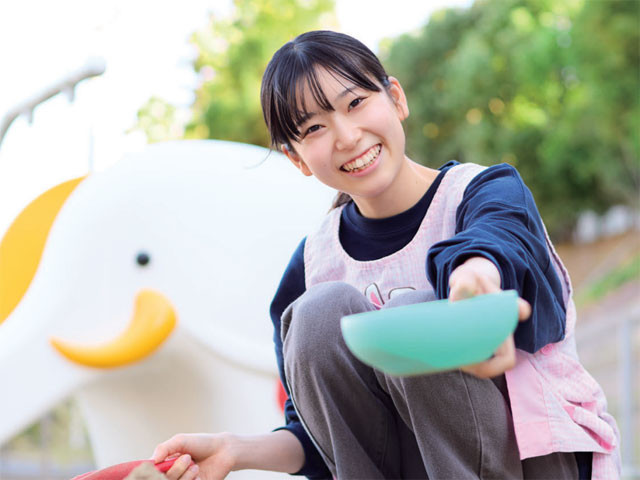 福祉貢献学部 福祉貢献学科 子ども福祉専攻 子ども、家庭、地域、社会と向き合い、保育の未来を支えるプロフェッショナルをめざします
