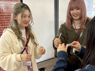 【美容総合科】クリスマスフェスタ♪みんなで楽しく美容技術を体験！ワインディングリレー！の画像