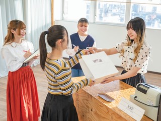 【ファッションデザイン科】スプリングフェスタ♪人気企画の骨格診断体験の画像