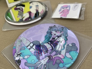 【クリエイティブデザイン科】オリジナル缶ミラー/レジンアクセ/カラーボックスの画像