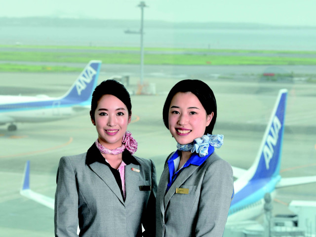 国際エアライン科 世界中の航空会社と産学連携した実践型プログラム。 エアライン業界合格につなぐ圧倒的な教育と実績。