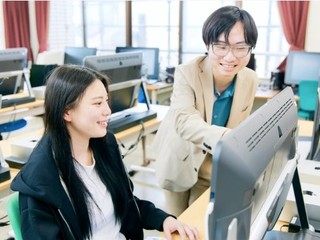 デジタルクリエイティブ学科 デザインクリエイターコース（旧：マルチメディアコース） キャラクターやデザインを考えるのが好きな方！デジタルの力でクリエイティブな仕事を目指してみませんか？