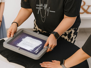 【デザイン総合学科】自分で刷るしあわせ！～手描きデザインからつくるオリジナルTシャツ体験～の画像