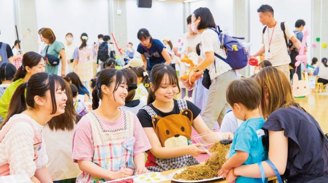 学芸学部 子ども教育学科 子どもの「声」を「聴き」、「心」を「訊く」指導者を志し、心のキャッチボールのできる「見守れる人」になる。