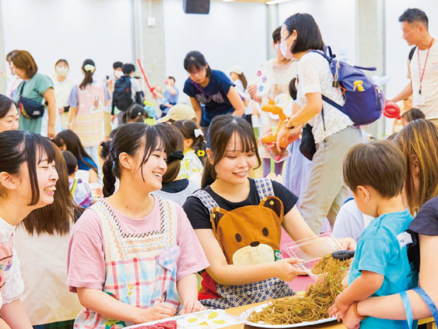 学芸学部 子ども教育学科 子どもの「声」を「聴き」、「心」を「訊く」指導者を志し、心のキャッチボールのできる「見守れる人」になる。
