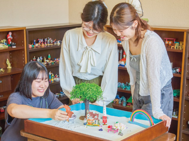人間社会学部 人間心理学科 体験型学修を重視　公認心理師・社会福祉士に対応