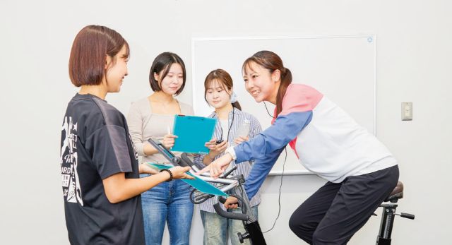 栄養科学部 健康栄養学科 栄養士＋保健体育・家庭科教諭・フードスペシャリストなど資格取得がめざせる