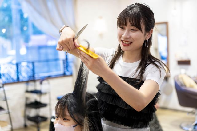 美容科（通信課程） 働きながら学べるメリットがあります。