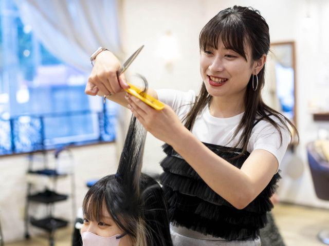 美容科（通信課程） 働きながら学べるメリットがあります。