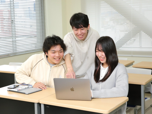 ITエキスパート学科 AI×システム開発×データベースで、世の中の“便利”を進化させる
