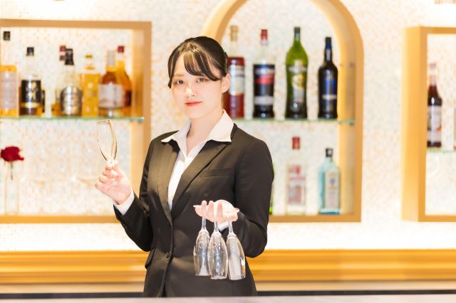 ホテル科 多彩な演習科目や現場を体感する授業を通じて、最高のおもてなしを提供するホテリエを目指します