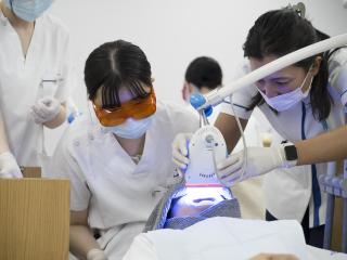 ホワイトニングが学べる審美歯科コース設置！