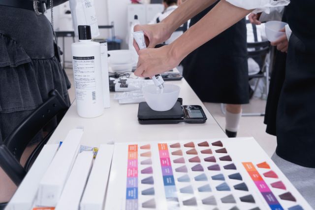 美容学科 サロンディレクターコース 【専攻科目：カット、カラー、パーマ、アレンジ、ネイル、ヘアケアマイスター】