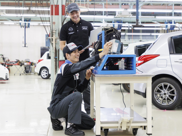一級自動車工学科 ハイレベルな知識と技術を習得し、未来を創るリーダーへ！