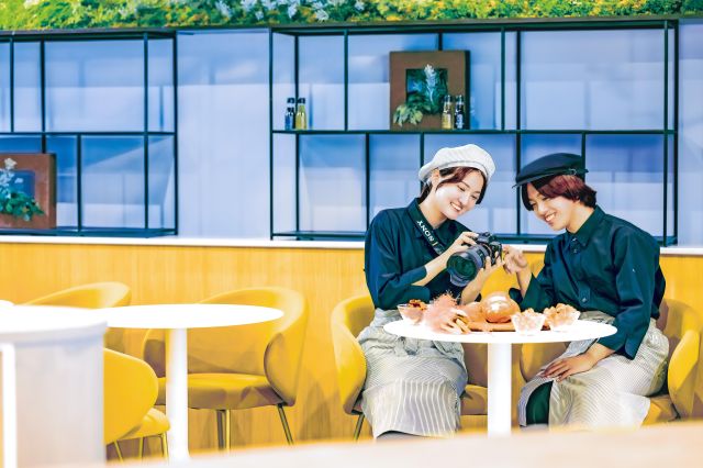 生活文化学科 フードビシネスコース ードビジネスに関する専門的知識の学びと多数の産学連携による実践的な学びを通して、新しい食を提案し創り出す、食のクリエーターを育成します