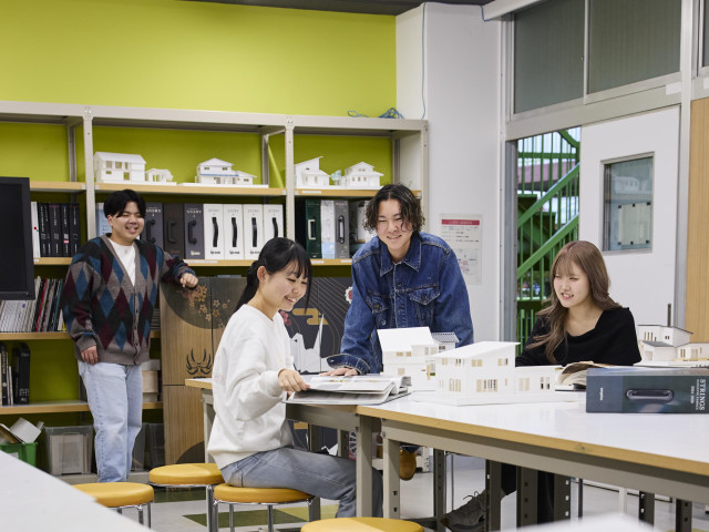 空間デザイン学科 空間に対する多様なニーズを具現化できる知識と技術を学ぶ