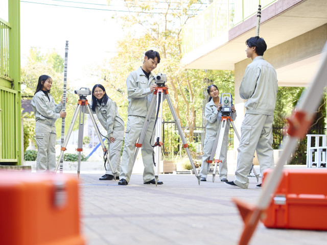 土木工学科 道路・橋梁・河川などの「社会の基盤」を支えるものづくりを学ぶ