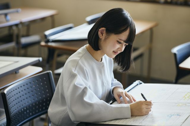 二級建築士専攻科（※専門学校・大学卒業以上で二級建築士 受験資格保有者対象の学科※2027年4月専科2級建築士科より名称変更） 1年間の短期集中型のカリキュラムで、二級建築士試験の合格をめざす