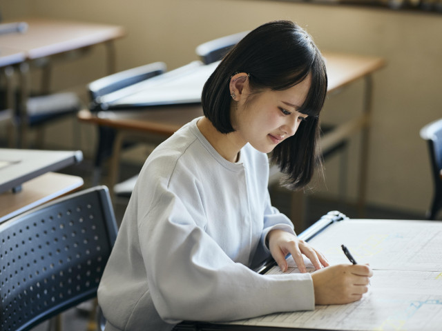 二級建築士専攻科（※専門学校・大学卒業以上で二級建築士 受験資格保有者対象の学科※2027年4月専科2級建築士科より名称変更） 1年間の短期集中型のカリキュラムで、二級建築士試験の合格をめざす