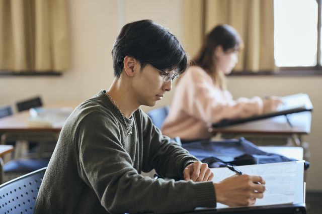 一級建築士専攻科（※二級建築士(学科試験)合格者かつ一級建築士試験受験資格を有する者　※2027年4月専科1級建築士科より名称変更） 綿密かつ効率的な学習カリキュラムにより、一級建築士試験の合格へと導く