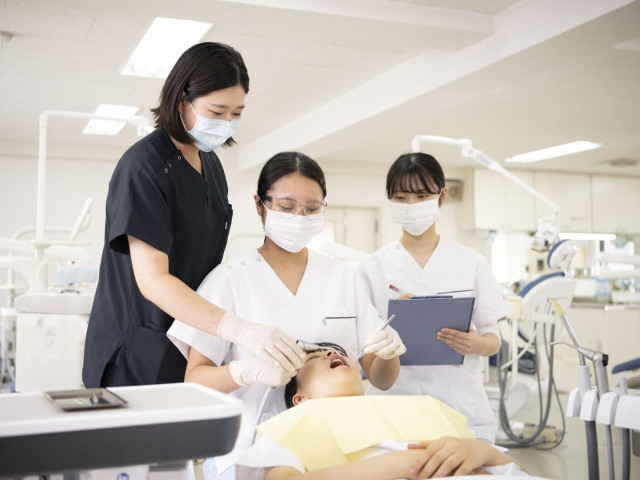 歯科衛生士Ⅱ科 講義・実習は平日のみで土日祝日はお休み！！仕事と学びを効率良く両立できる学費が安い専門学校！！
