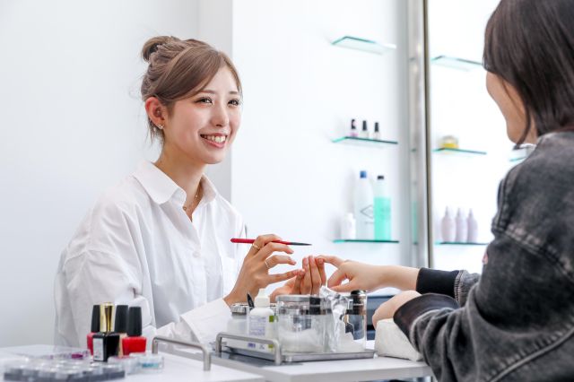 トータルビューティ学科　2年制 資格合格100％！メイク、ネイル、ブライダル、エステ。「好き」なキレイを楽しく学んで、自分らしい夢に会おう