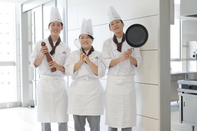 Wライセンスコース（調理師、製菓衛生師2つの国家資格取得を目指します。） Wライセンスコース