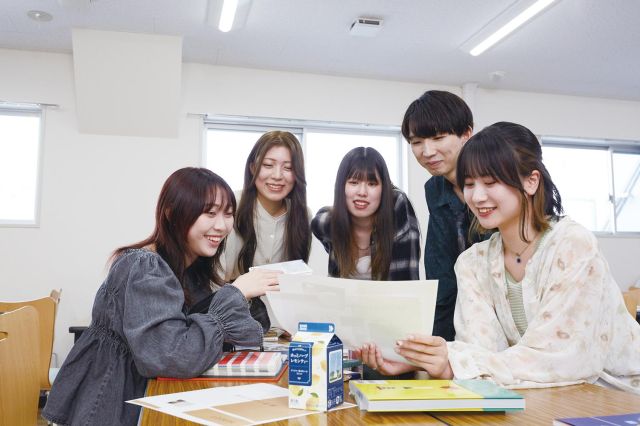 グラフィックデザイン科 グラフィックデザイナーコース デザインの本質を学び、伝える力を身につける｜グラフィックデザイナーコース