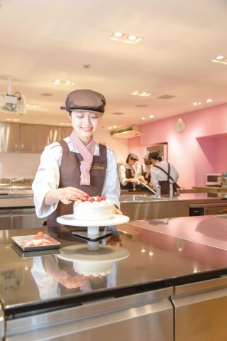 調理経営 パティシエ&ブーランジェ 基礎から応用までスイーツのすべてを学ぶ。