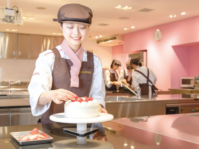 調理経営 パティシエ&ブーランジェ 基礎から応用までスイーツのすべてを学ぶ。