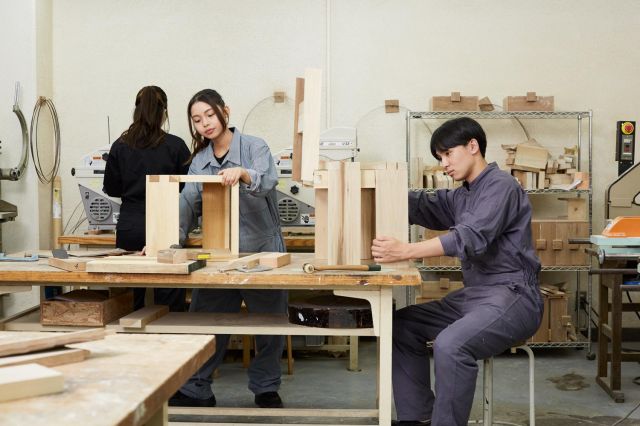 インダストリアルデザイン科 インダストリアルデザイナーコース 工業デザインや生活用品など、人の生活を豊かにするインダストリアルデザイナーを目指します。