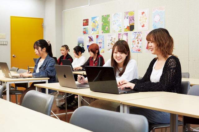 イラストレーション科 イラストレーターコース 媒体に合わせたイラストレーションの表現を学び、様々な分野で活躍できるクリエイターを目指します。