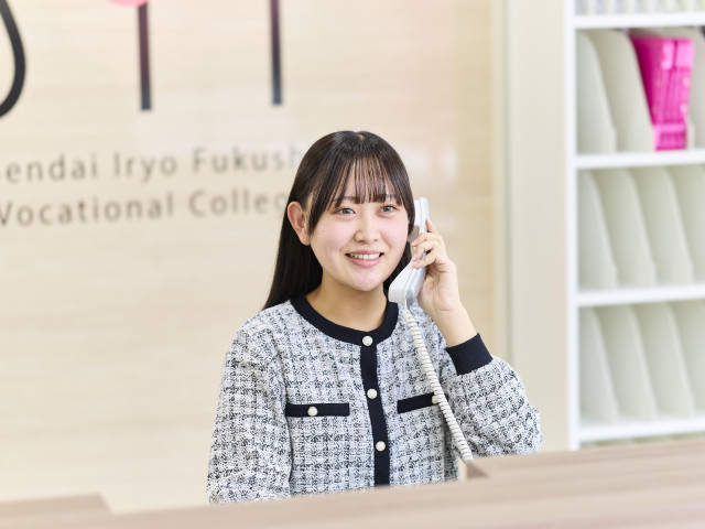 医療事務総合学科 東北各県での豊富な実習と選べる5つのコース。医療従事者にふさわしい人間性もあわせ持った医療事務を育成します。