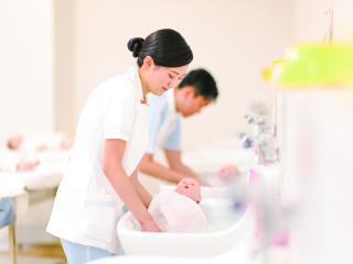 看護師としての基礎教育を充実させることで、看護実践能力の向上を目指します