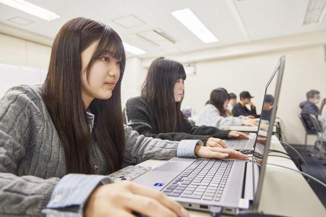 ビジネス学科2年課程 公務員コース 公務員として活躍するためのIT・事務スキルを身につける