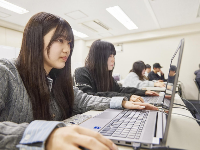 ビジネス学科2年課程 公務員コース 公務員として活躍するためのIT・事務スキルを身につける