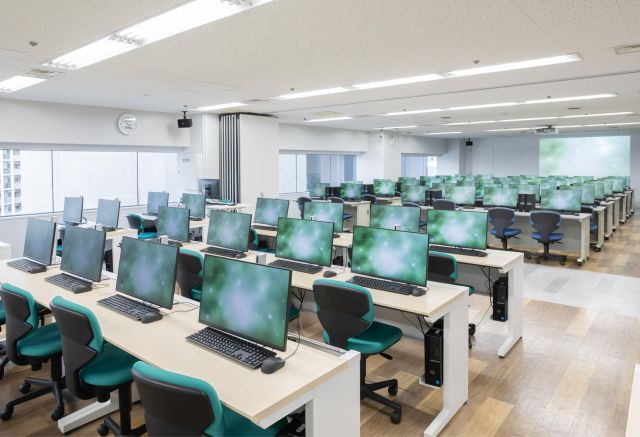 情報スペシャリスト学科 短期間でITスペシャリストを目指す！厳選されたカリキュラムで早期就職を目指したい方にオススメです。