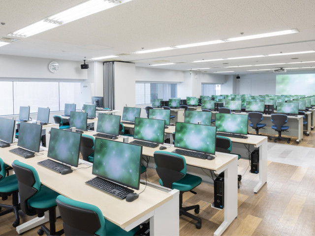 情報スペシャリスト学科 短期間でITスペシャリストを目指す！厳選されたカリキュラムで早期就職を目指したい方にオススメです。