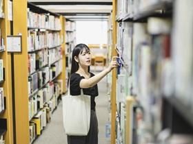 人間科学部 心理コミュニケーション学科 心理分野 心理テストやカウンセリングを学び、 自己や対人関係について理解を深める