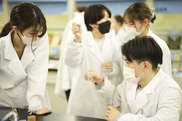 薬学部 学部・学科・コース紹介