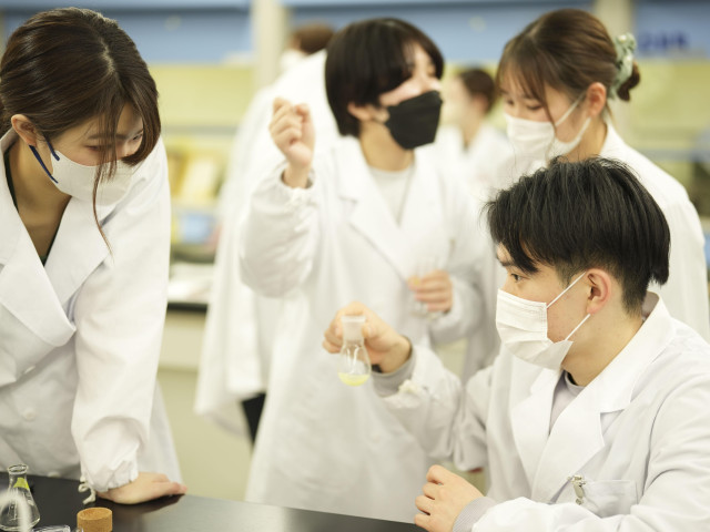 薬学部 学部・学科・コース紹介