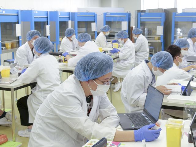 薬学部 薬学科（さいたまキャンパス） 人を想い、薬を学ぶ 地域医療を支える薬剤師に